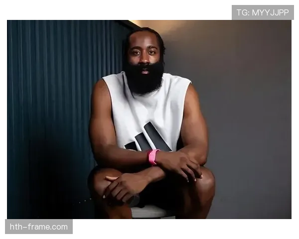 哈登昨晚又在家晒豪车，训练照倒是一年没见更新了？